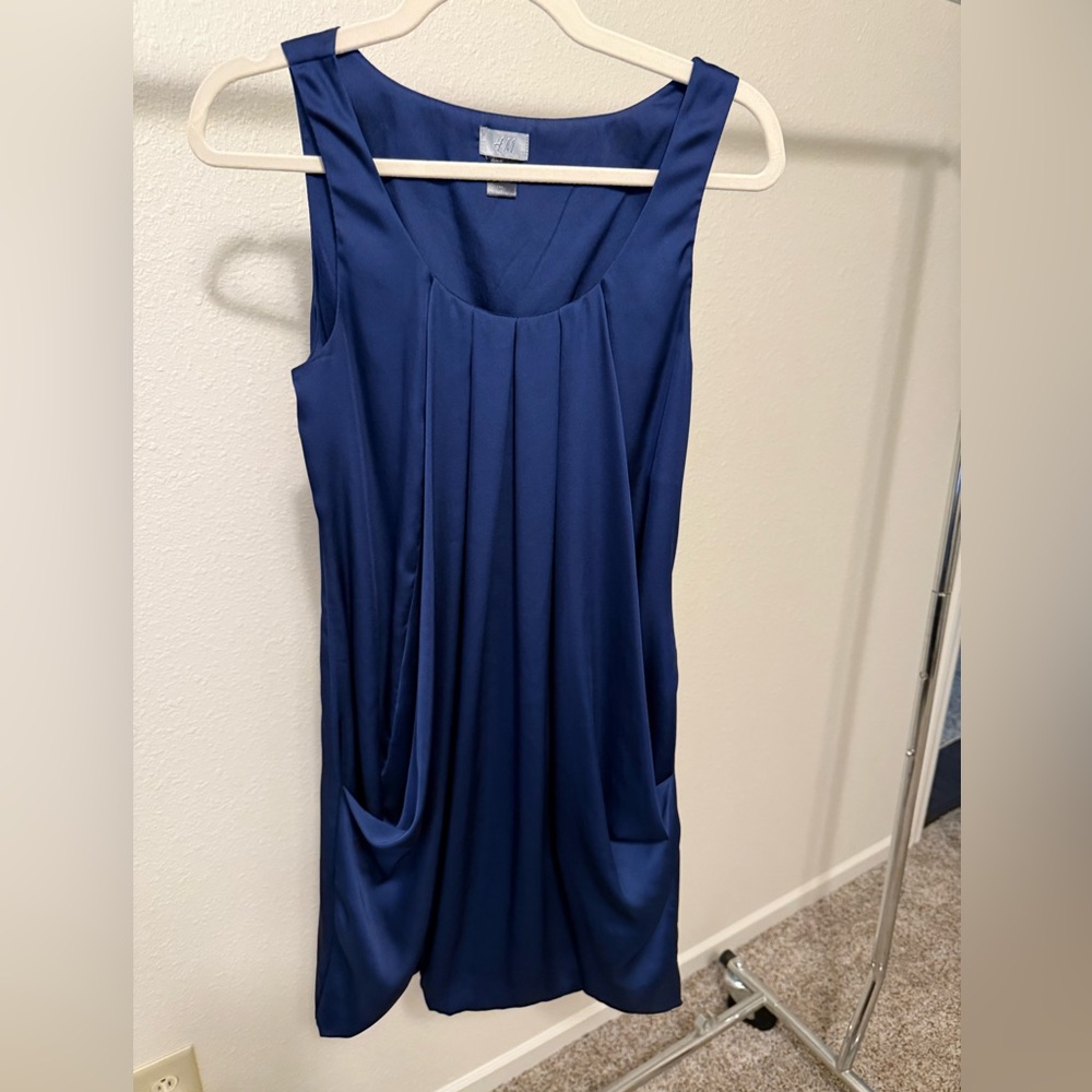 Cute navy H&M dress with pockets!